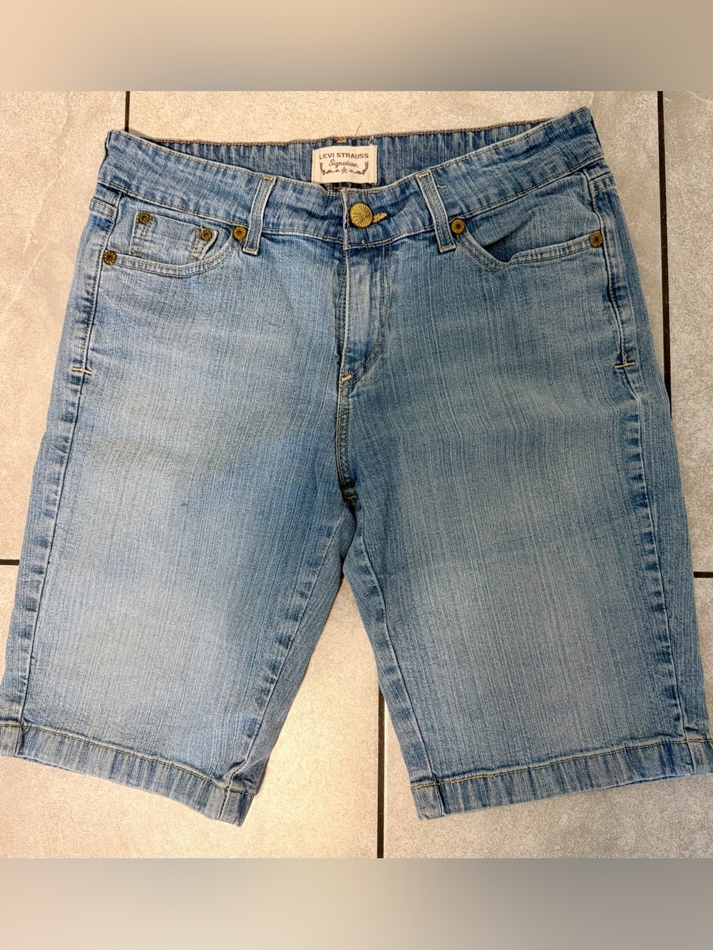 Women’s Levi Strauss Signature Blue Jean Shorts Sz 12